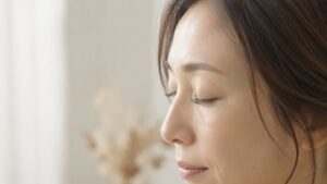 秋にまつげが減ったように感じる理由｜毛周期を知ってやさしく整える